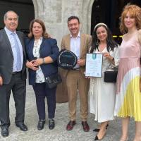 Entrega del premio al alcalde de Ballesteros de Calatrava